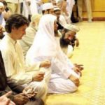 Trudeau-praying-in-mosquew_810_500_55_s_c1