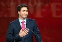 Tucker Carlson WIPES THE FLOOR WITH Justin Trudeau