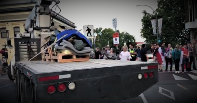 John-A.-Macdonald-Statue-Removed-1