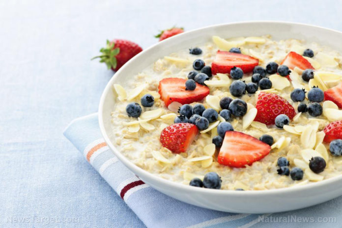 Oatmeal-Breakfast-Cereal-Berries