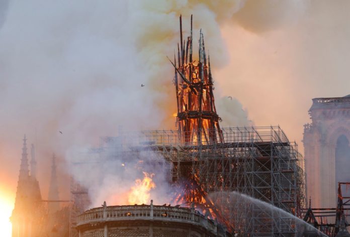 notre-dame-fire-screenshot