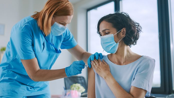 Woman-Nurse-Vaccine-Mask-Covid-19-Coronavirus