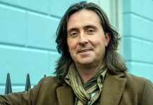 Scottish commentator Neil Oliver rejects Covid