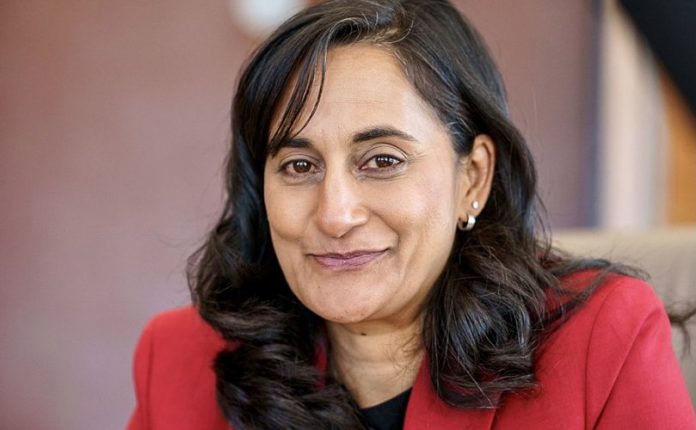 Anita-Anand-1-810x500