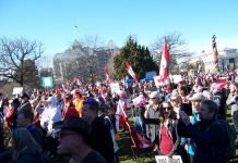 Our man David Gauthier was on the scene this afternoon with the Victoria Convoy2022 at the Ledge