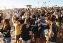 12,000 people take the biblical plunge in the largest baptism in California